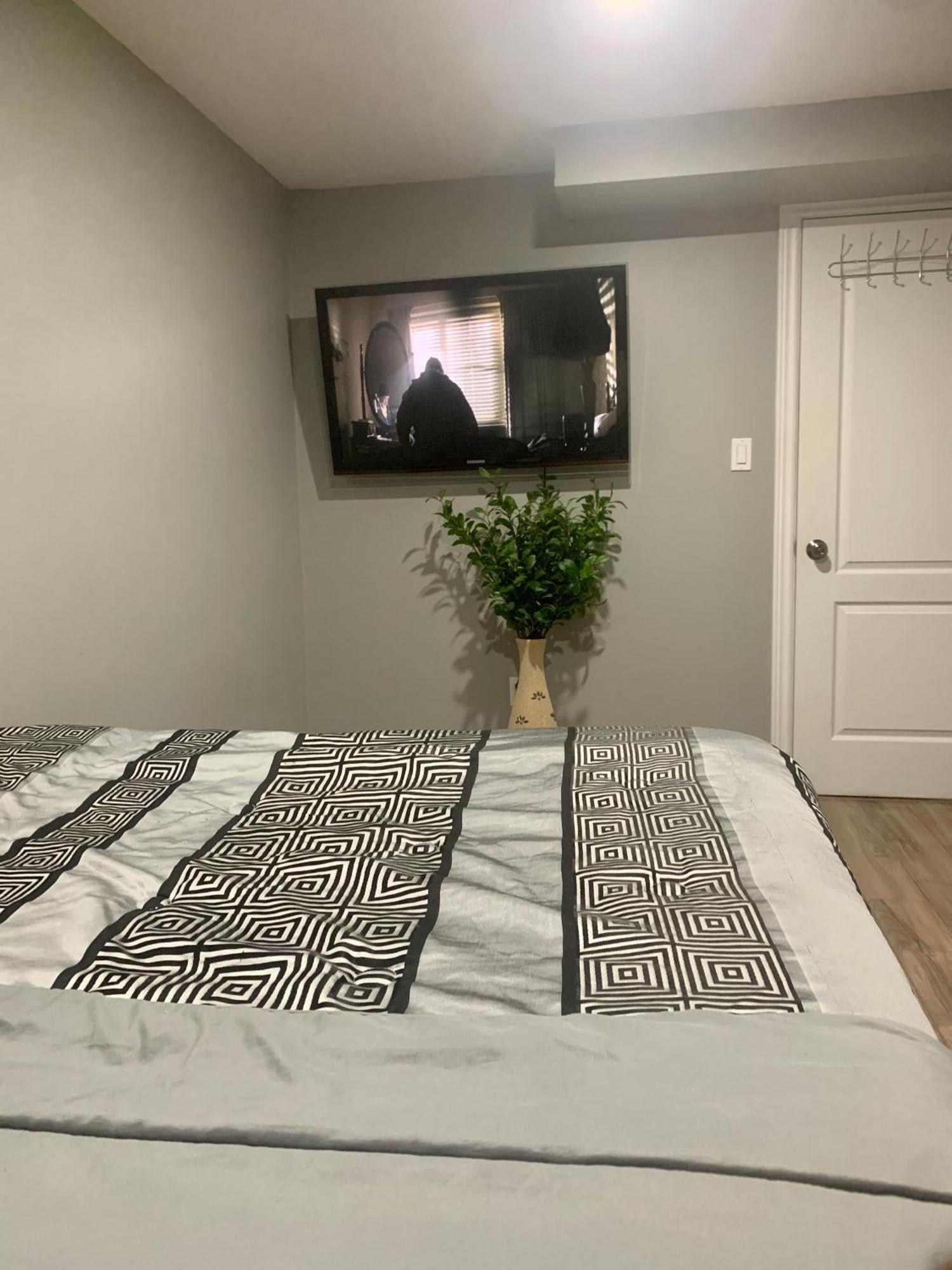 1 Room In A Cozy And Beautiful Basement Guelph Dış mekan fotoğraf